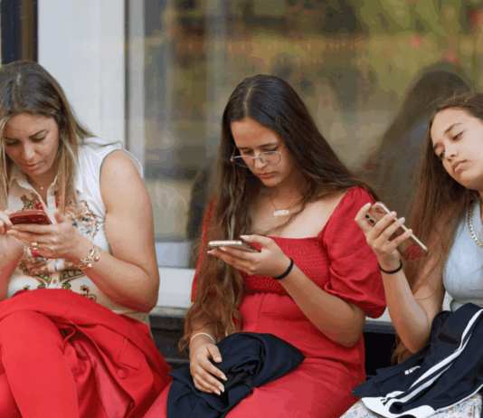 Social Media für Ärzte in Österreich: Ohne Präsenz verlieren Sie das Vertrauen jüngerer Patient:innen Social Media